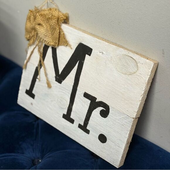 ✨ RUSTIC “MR. & MRS.” WOODEN SIGNS – WEDDING DECOR SET – 11” x 7.5” - Picture 8 of 16